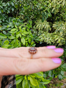 0825: Vintage: 9ct Gold 13 Garnets Flower Head Ring- Date-Mark 1972