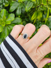 Cargar imagen en el visor de la galería, 0580: Vintage Old: 18ct Gold French Blue Sapphires 10 Diamonds Cluster Ring
