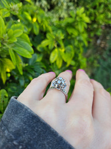 0797: Vintage: 18ct White Gold Round Cut Diamonds Flower Head Ring- Date =-Mark 1974