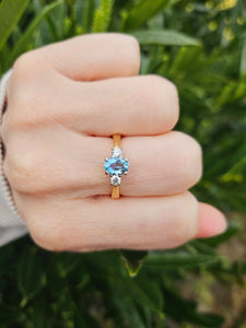 1342: Vintage: 18ct Gold Blue Aquamarine Diamonds Dress Ring- enchanting