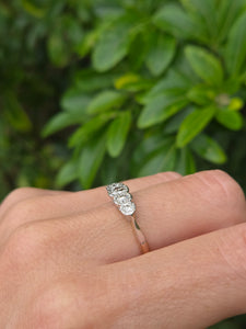 2106: Vintage: 18ct Gold natural Diamonds (0.69ct) 5-Stone Ring- Splendid