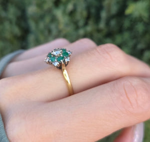 Vintage: 18ct Gold 6 Emeralds 7 Diamonds Flower Head Ring-