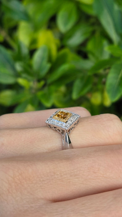 2286 Vintage: 18ct White Gold Yellow Sapphires Diamonds Geometric Set Ring