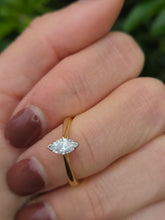 Cargar imagen en el visor de la galería, 6168: Vintage: 18ct Gold Marquise Cut Natural Diamond (0.41ct) Solitaire Ring
