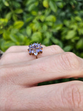 Cargar imagen en el visor de la galería, 1065: Vintage: 9ct Gold Violet Blue Tanzanites Flower Cluster Ring
