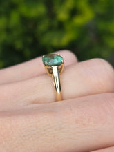 Cargar imagen en el visor de la galería, 2495: Vintage 14ct Gold Rare Oval  Faceted Green Garnet Solitaire
