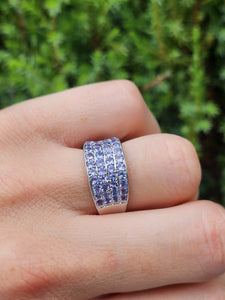 1524: Vintage: 9ct White Gold Violet Blue Tanzanites Dress Ring