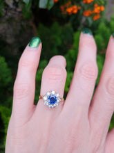 Load image into Gallery viewer, 0578: Vintage: 18ct Gold Cornflower Blue Sapphire Diamonds Cluster Ring- extremely fine example
