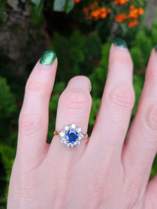 0578: Vintage: 18ct Gold Cornflower Blue Sapphire Diamonds Cluster Ring- extremely fine example