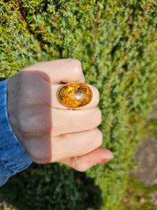 6040 Vintage: 18ct Gold Large Amber Statement Cocktail Ring - WOW