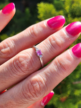 Cargar imagen en el visor de la galería, 2020: Vintage: Platinum Pink Sapphire Diamonds 3-Stone Straight Ring- Crisp, Clean, Eye candy

