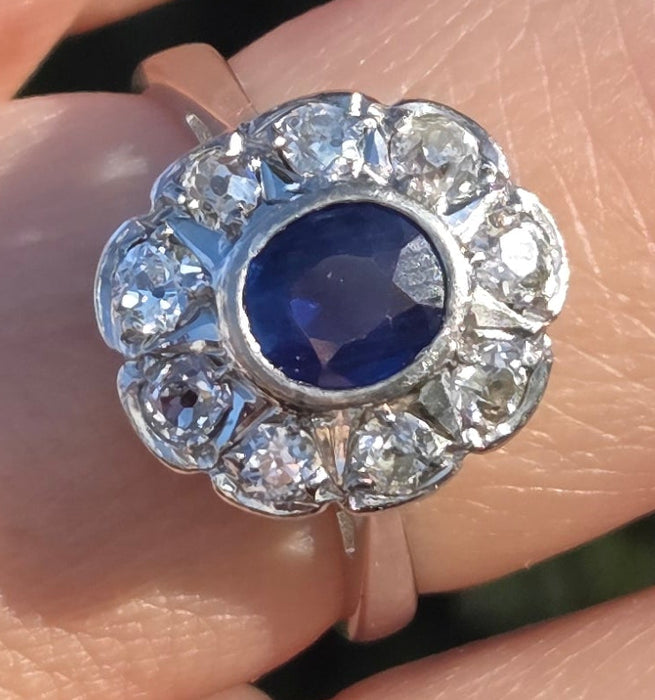 6440 Vintage: 18ct White Gold Ceylon Blue Sapphire Diamonds Cluster Ring