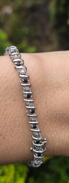 6454: Vintage: 9ct White Gold Blue Sapphires Diamonds Tennis Bracelet (18cm)