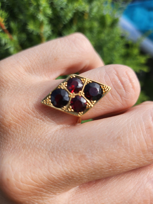 6536 Antique: 18ct Yellow Gold Garnet Marquise Panel Ring — Edwardian