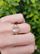 Load image into Gallery viewer, 0410: Vintage &amp; Old 18ct Gold Cabochon Cut Moonstone Ring- a rare find
