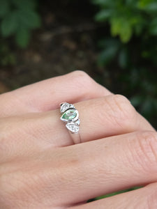 2001: Vintage: 9ct White Gold Peridot Diamonds Trefoil Ring- Fresh, sparkly, eye candy
