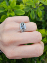 Load image into Gallery viewer, 0322: Vintage: 9ct White  Gold Black &amp; White Diamonds Ring
