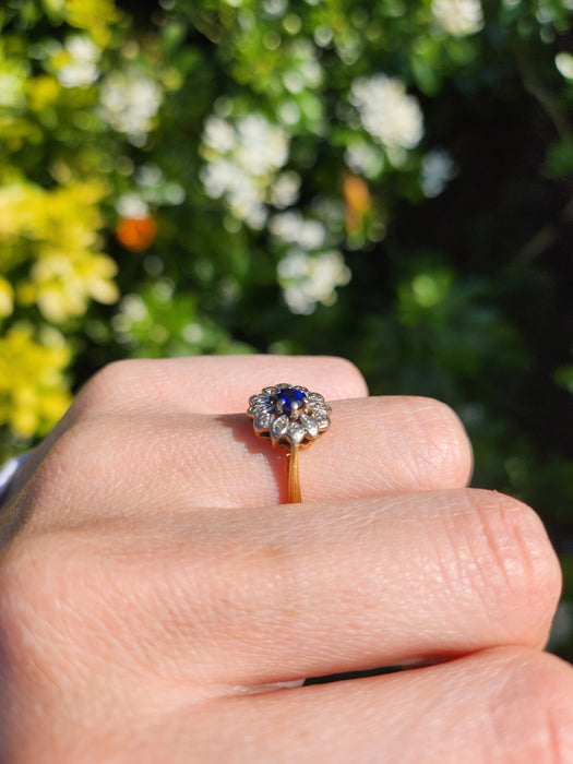 6052 Vintage & Old: 18ct Gold Blue Sapphire 12 Diamonds Flower Head Ring