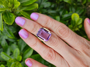 0824: Vintage: 9ct Gold Emerald Cut Purple Amethyst Cocktail Ring- a rare find