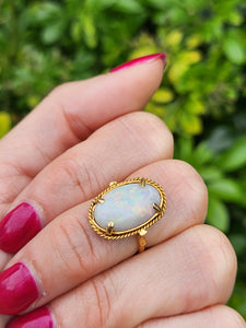 1907: Vintage: 18ct Gold Vibrant Oval Cabochon White Opal Solitaire- lovely colour play