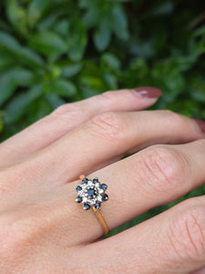 6163: Vintage: 18ct Gold Blue Sapphires Diamonds Cluster Ring- natural, sparkling beauty