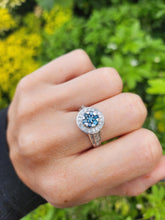 Cargar imagen en el visor de la galería, 1738: Vintage: 9ct White Gold Cornflower Blue Sapphires Diamonds Encrusted Dress Ring
