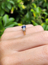 Cargar imagen en el visor de la galería, 1854: Vintage: 18ct Gold Platinum Cornflower Blue Sapphire Diamonds (0.34ct) 3-Stone Straight Ring
