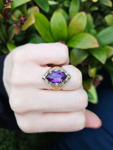 0763: Vintage & Rare: 18ct Gold Corundum Alexandrite 10 Diamonds Cocktail Ring- statement weight