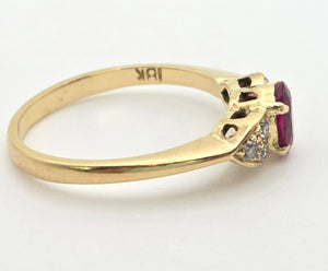 Vintage: 18ct Gold Ruby Diamonds Trefoil Set Ring- Lovely piece