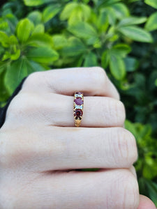 0567: Vintage & Old 18ct Gold Rubies Diamonds Ring- splendid