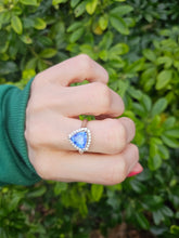 Load image into Gallery viewer, 0158: Vintage: 18ct White Gold Trilliant Cut Tanzanite 21 Diamonds Cocktail Ring
