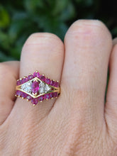 Cargar imagen en el visor de la galería, 0714: Vintage: 14ct Gold Art Deco Style Rubies Diamonds Cluster Ring- striking design

