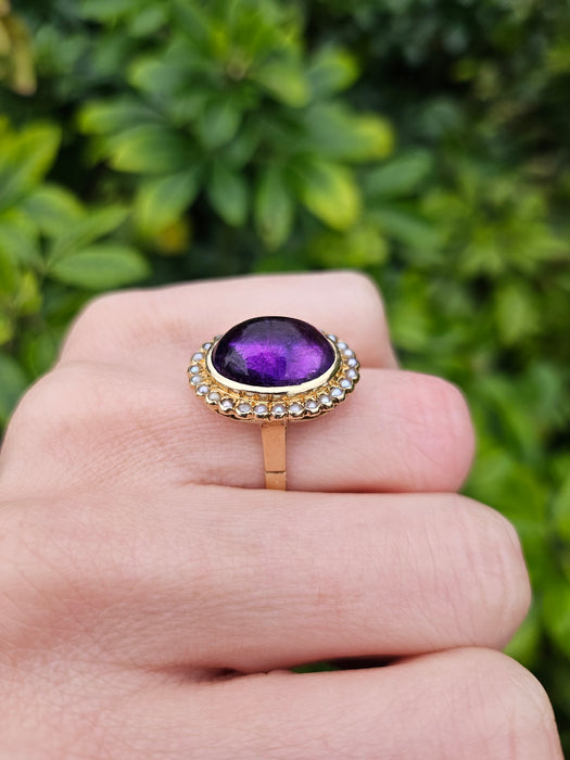 6395: Vintage: 18ct Gold "Carbuncle" Lilac Amethysts 28 Seed Pearls Ring
