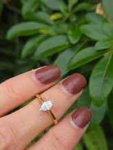 Cargar imagen en el visor de la galería, 6168: Vintage: 18ct Gold Marquise Cut Natural Diamond (0.41ct) Solitaire Ring
