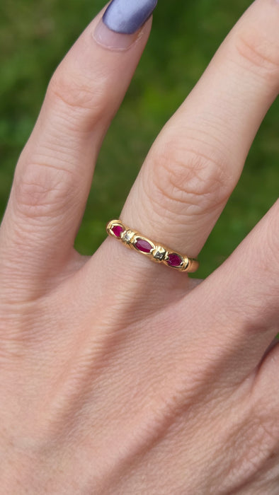 Vintage: 18ct Yellow Gold Ruby & Diamond Stacker Ring