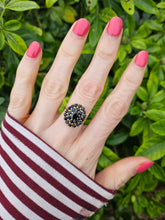 Load image into Gallery viewer, 0581: Vintage: 18ct Gold Australian Blue Sapphires Statement Cluster Ring- Date Mark 1975
