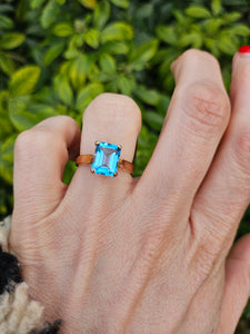 1251: Vintage: 9ct Gold Emerald Cut Swiss Blue Topaz Ring