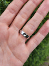 Cargar imagen en el visor de la galería, 2023: Vintage: Louis Vuitton 18ct White Gold Emepreinte LV Ring- Size 56- Pristine Condition
