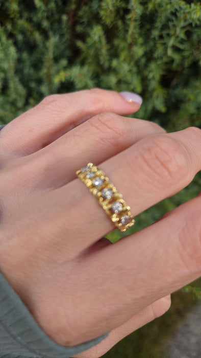 6415 Vintage: 18ct Gold Lattice Work 7 Natural Diamonds   Dress Ring