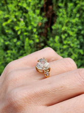 Cargar imagen en el visor de la galería, 1783: Vintage: 9ct Gold Trillion Cut Mint Greek Quartz Diamonds Cocktail Ring- LUSH

