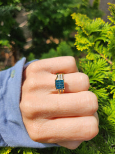 1604: Vintage: 9ct Gold Blue & White Diamonds Ring