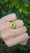 Cargar imagen en el visor de la galería, 2232 ld Shield-- Cut Peridot Ornate Signet Ring
