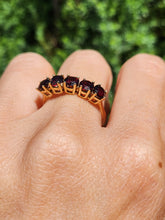 Cargar imagen en el visor de la galería, 6130: Vintage: 9ct Gold 5 Rich Red Garnets Stacker/Half-Eternity Ring- Lush
