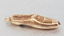 Load image into Gallery viewer, 9ct Gold Charm- Delightful &amp; Lovely Detailed Gold Shoe Charm - Superb condition
