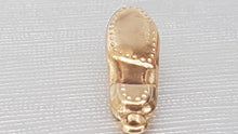 Load image into Gallery viewer, 9ct Gold Charm- Delightful &amp; Lovely Detailed Gold Shoe Charm - Superb condition
