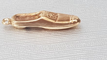 Load image into Gallery viewer, 9ct Gold Charm- Delightful &amp; Lovely Detailed Gold Shoe Charm - Superb condition
