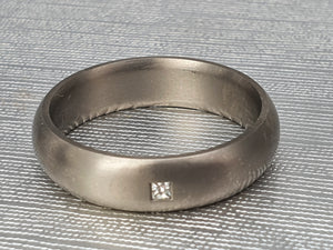 2912: Vintage: Rare Titanium & Princes Cut Diamond Solitaire Band - strong design – superb condition