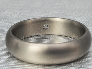 2912: Vintage: Rare Titanium & Princes Cut Diamond Solitaire Band - strong design – superb condition