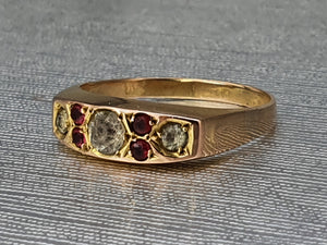 3175: Antiguo: Anillo de oro de 15 quilates Anillo de barco con rubíes y diamantes en pasta - excelente