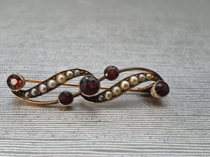 Antique - 9ct Gold Rich Red Garnets & Seed Pearl Pin Brooch - old, cute & pretty